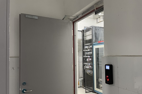 北京保利广场机房海康威视指纹刷卡门禁安装工